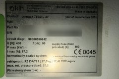 Tabliczka znamionowa chillera: R513A, 27,5 kg, 17,4 t CO2 eq