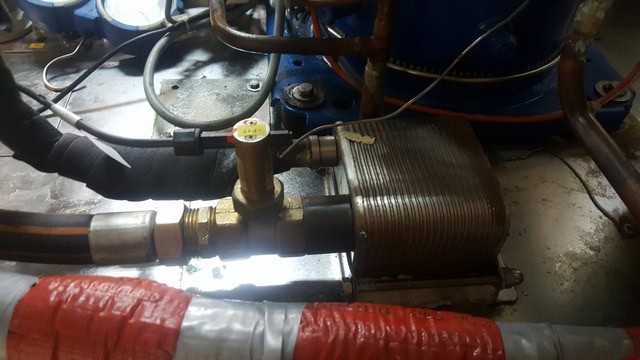 Izolowane rurociągi czynnika w chillerze Lahntechnik BL 172