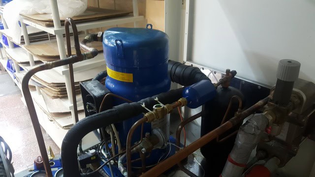 Sprężarka i rurociągi chillera Lahntechnik BL 172