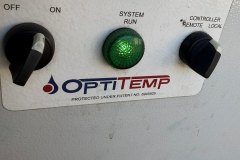 Panel sterowania chillera procesowego OptiTemp z wyłącznikiem i lampkami pracy