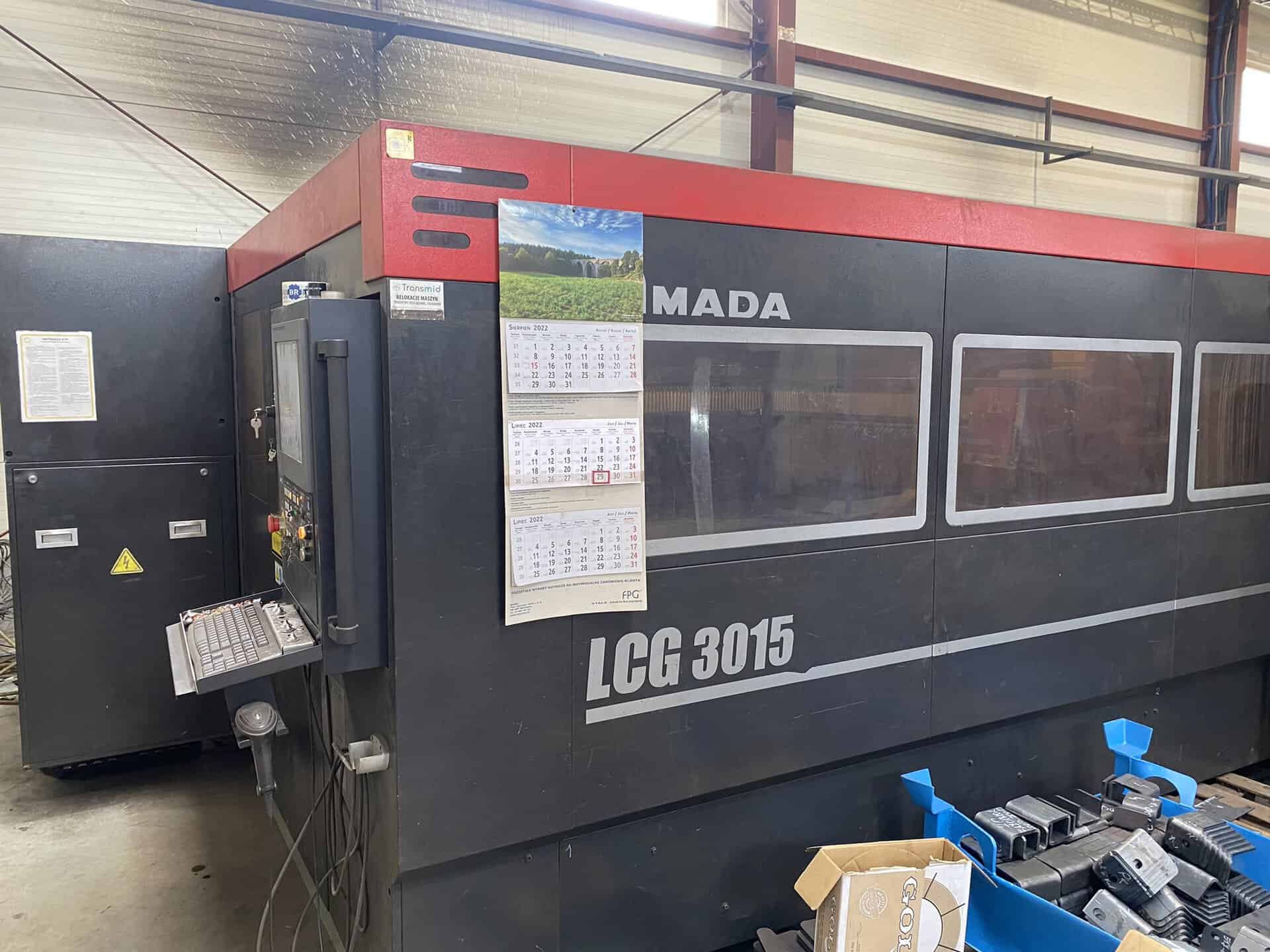 Wycinarka laserowa Amada LCG3015 w hali produkcyjnej