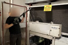 Czyszczenie chłodnic przemysłowych: mycie skraplacza chillera Carrier w Krasocinie