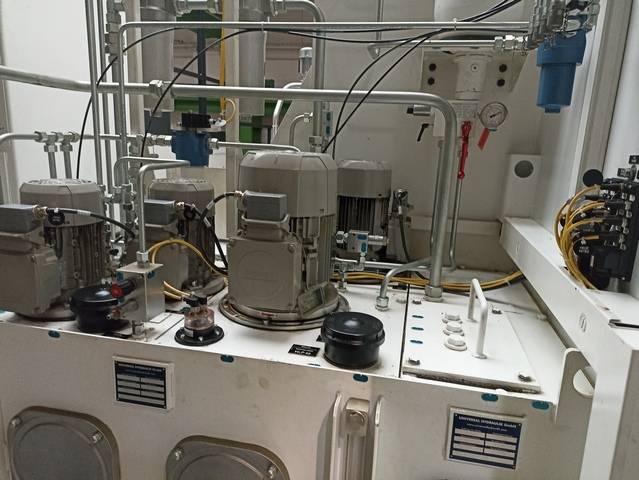 Stabilizacja termiczna oleju hydraulicznego maszyn CNC