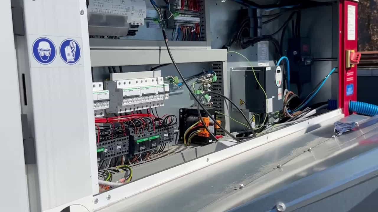 Szafa elektryczna rooftopa Lennox z falownikiem i stycznikami