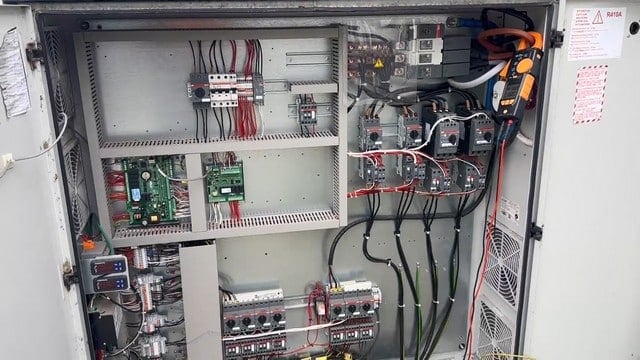 Pomiary Elektryczne w Chillerze CIAT - Profesjonalizm SKiC