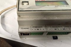 Gniazdo USB i port Ethernet sterownika El-Piast ELP11R32L-BAC do odczytu nastaw