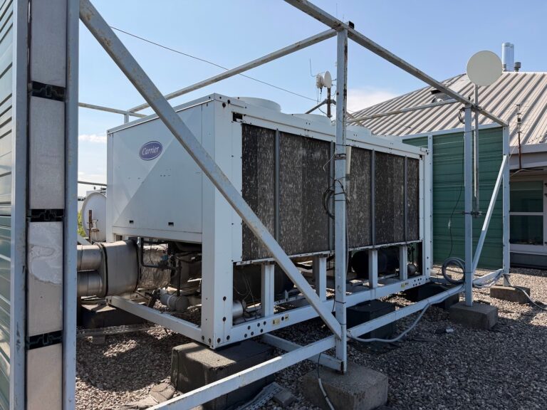 Chiller Carrier na dachu