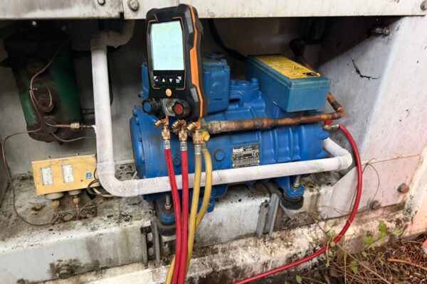 Retrofit R-12 na R-134a w kontenerze chłodniczym pracującym jako mroźnia