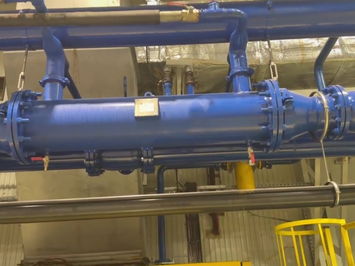 Wymiennik Omega Air ACW 1400F SS pod stropem sprężarkowni, wychładzanie sprężonego powietrza przed osuszaczem