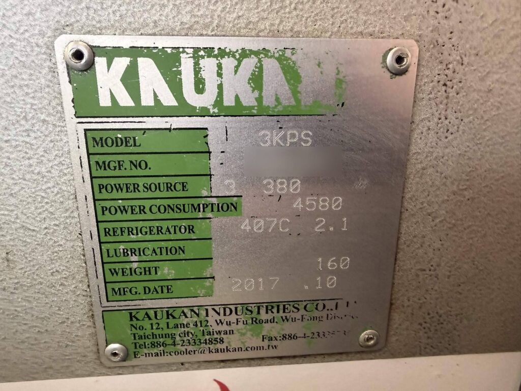 Tabliczka znamionowa chłodziarki oleju KAUKAN 3KPS, czynnik R407C w ilości 2,1 kg